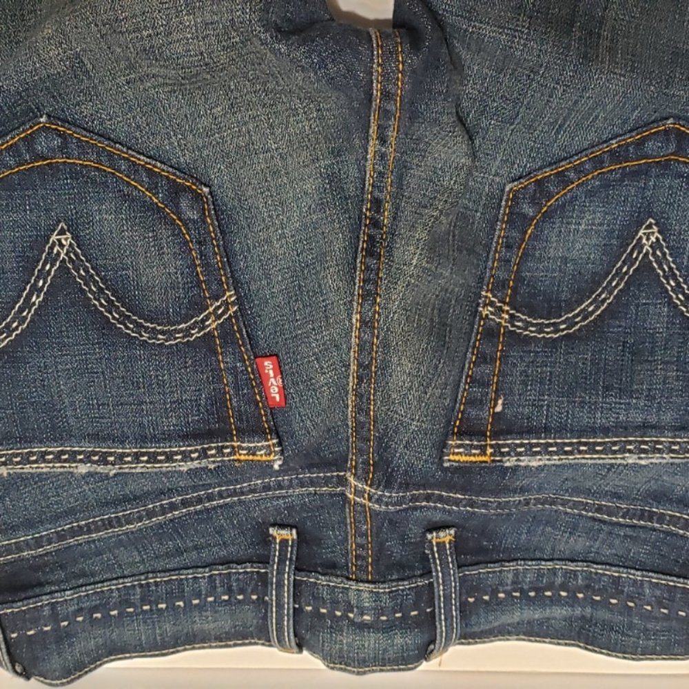 Levis skinny low cut denim Size 5M women/teens